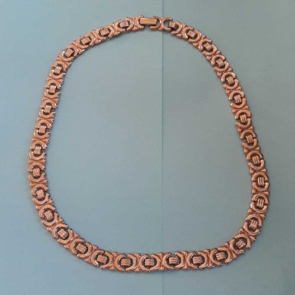 Beautiful fashion gold chain to accessorize that holiday outfit!